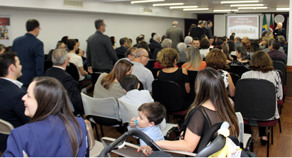 Diretoria, homenageados e familiares lotaram o auditório da SPRS